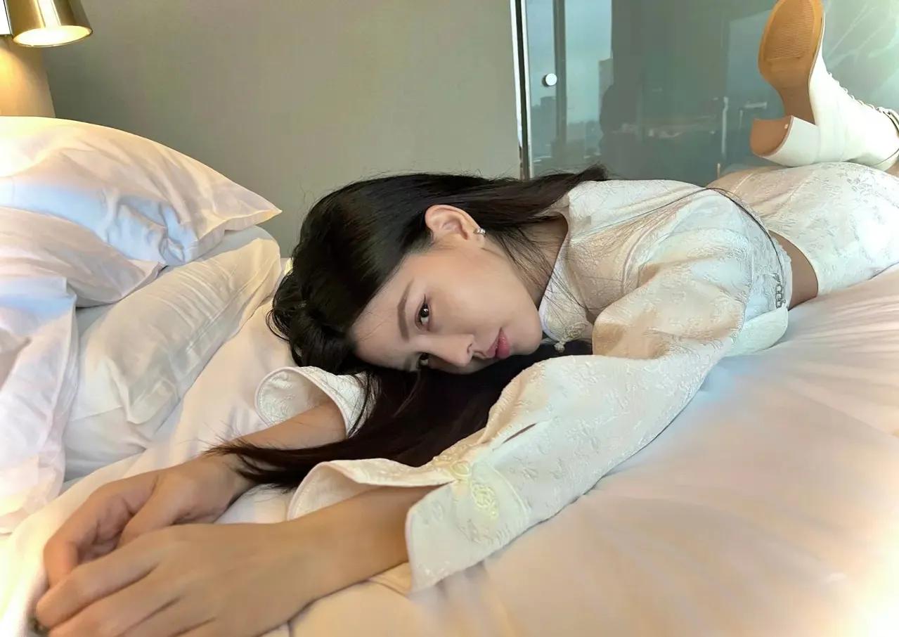 by2整容前后素颜惊呆众人 双胞胎女团by2否认整容图片