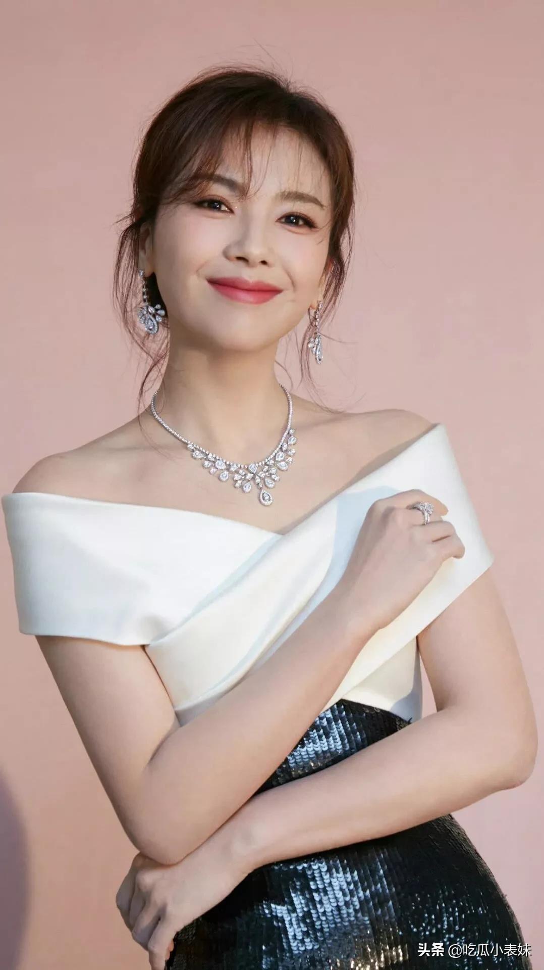 刘涛迷人美照，衣着光鲜，靓丽时尚，真的好美