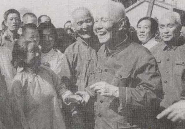 粟裕率主力向北进攻，却往西边架浮桥，毛泽东急电：是不是搞错了