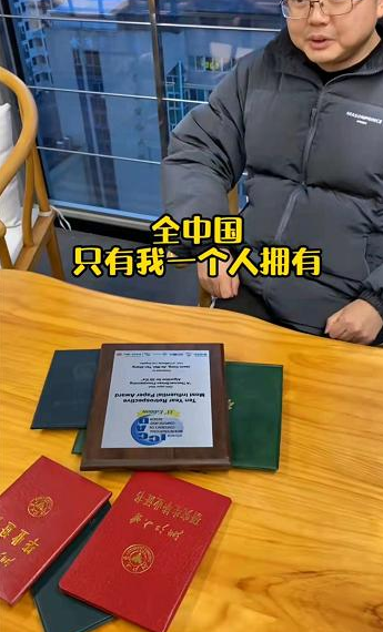 北大毕业家长和妻子赛证书，谁输谁就辅导孩子写作业，最后谁赢了