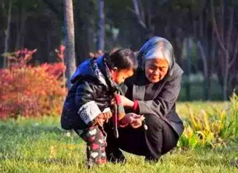 奶奶牌毛衣！奶奶为孙子织出14000元同款毛衣，网友：一模一样