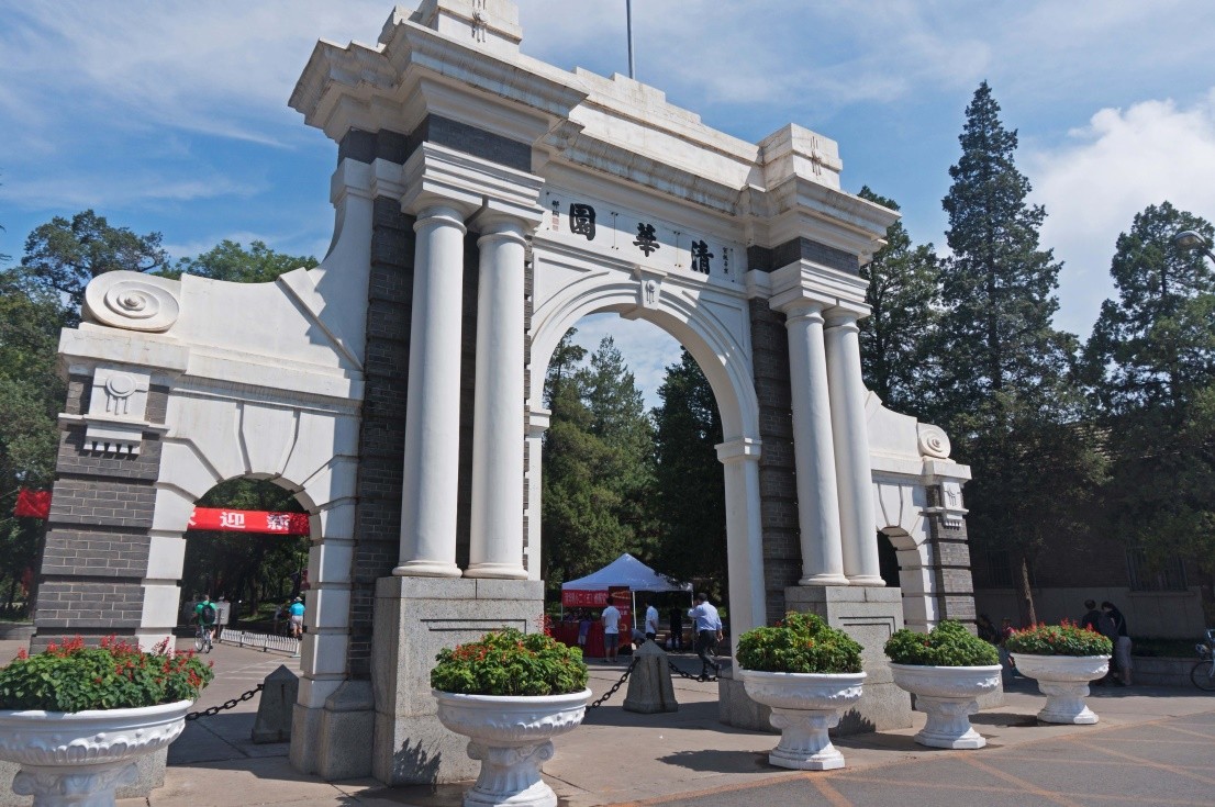 985院校每年在川共招收多少人？招生最多和最少的高校是哪些？