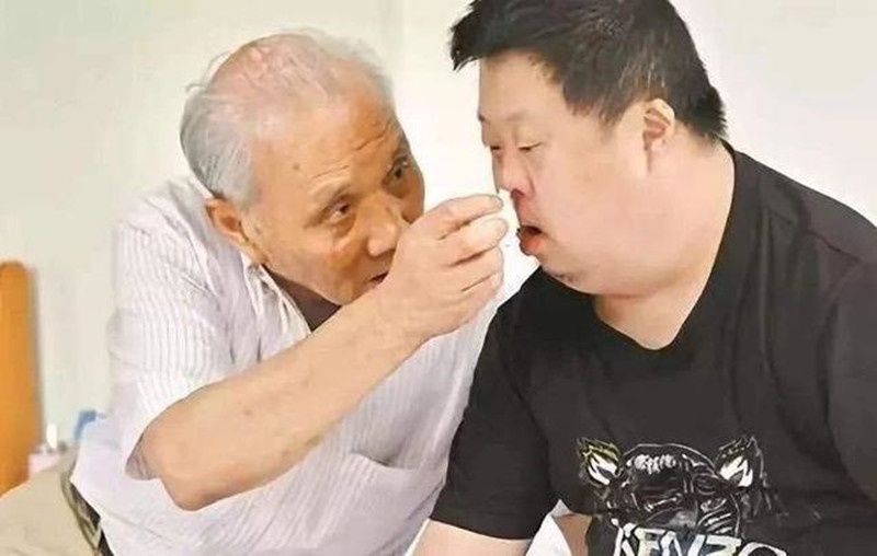 天才指挥家舟舟：智商30却红遍全球，23年后在深圳靠低保度日