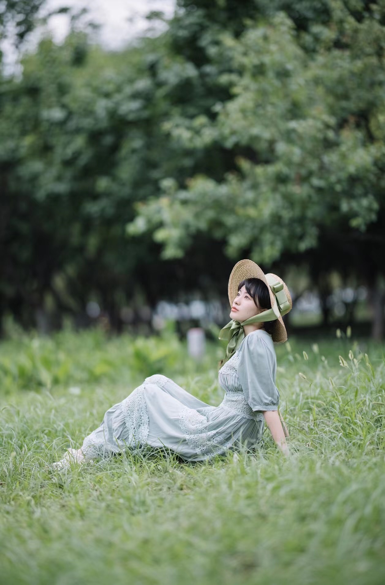 樹林拍照，如何拍得清新漂亮又有氛圍？8個技巧玩轉(zhuǎn)樹林美女人像