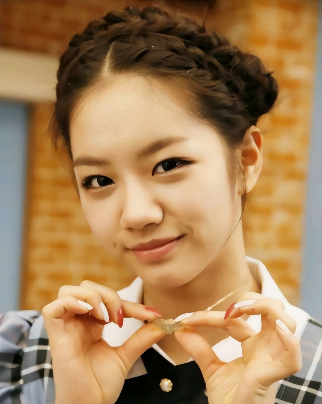 韩国青龙大赏明星生图！没了滤镜颜值集体掉线，金高银发际线堪忧