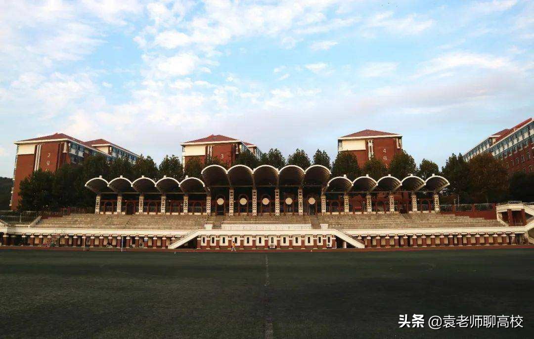 同在山东却不在省会的两所理工大学，山东理工和青岛理工哪个强？