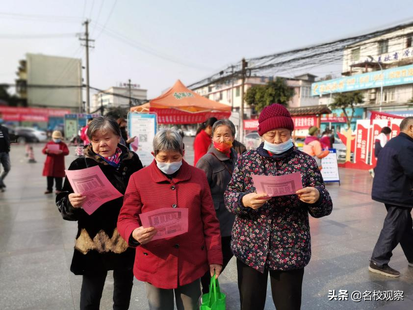 学雷锋，做先锋！犀浦实验学子，积极践行雷锋精神，弘扬文明新风