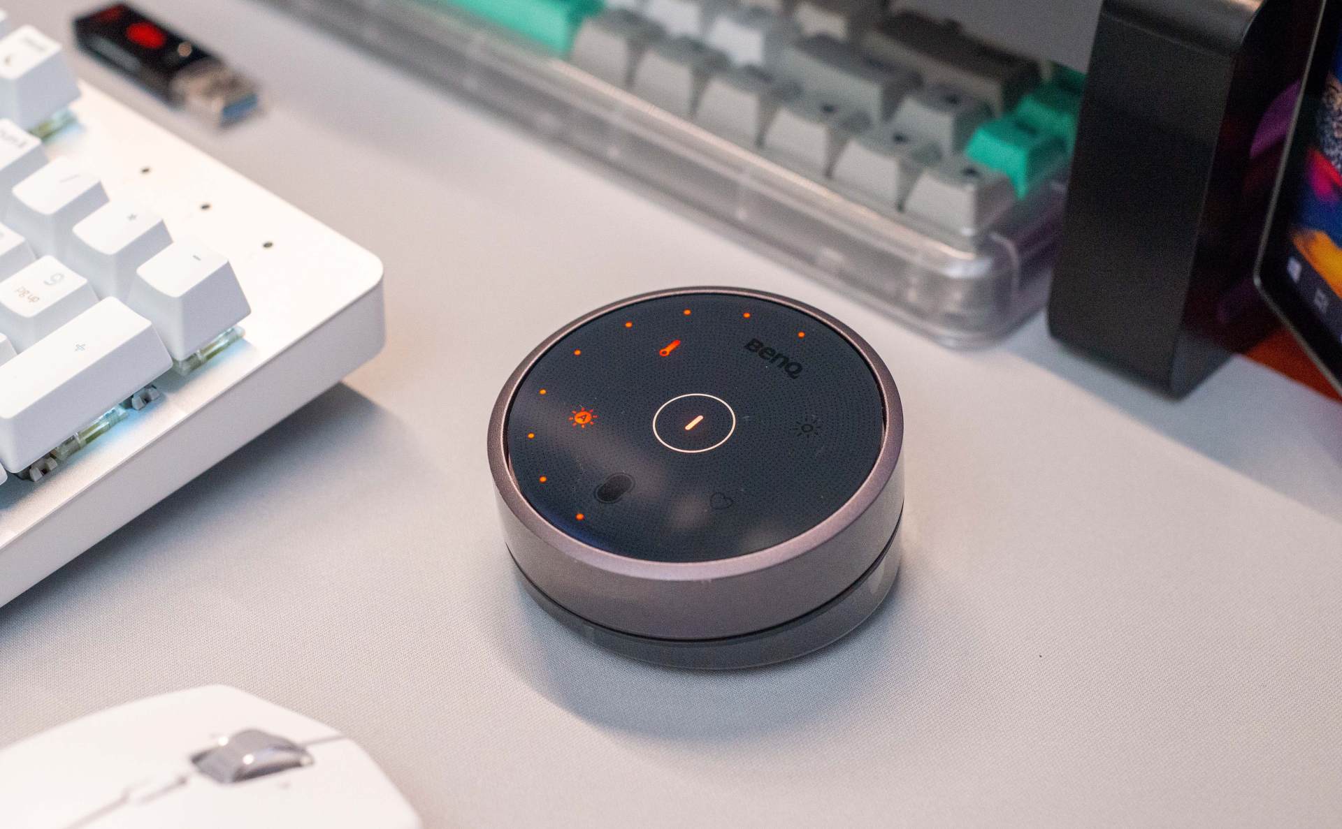 桌面改造 2.0，兼顾生产力与娱乐性的一体化空间