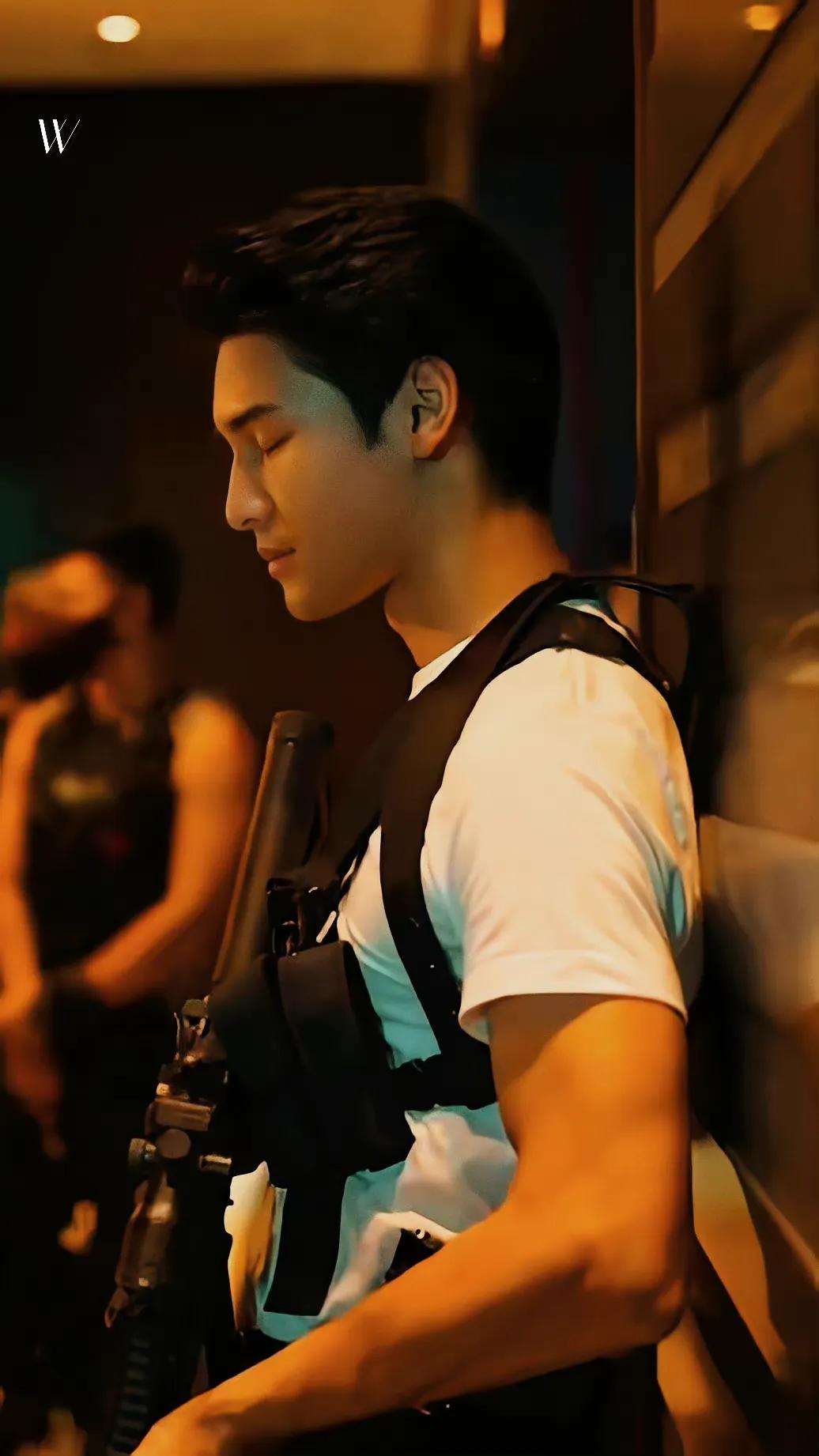 泰兰德肆意生长的野蔷薇-陈立波