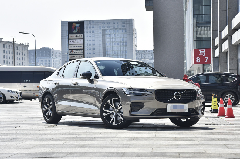 奔驰S60、沃尔沃S60与奔驰C级三大豪华轿车对比分析