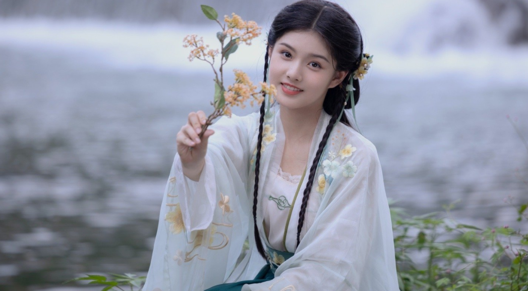14岁童星拍国风cos多绝 美成了神仙姐姐刘亦菲？-哪边嗨