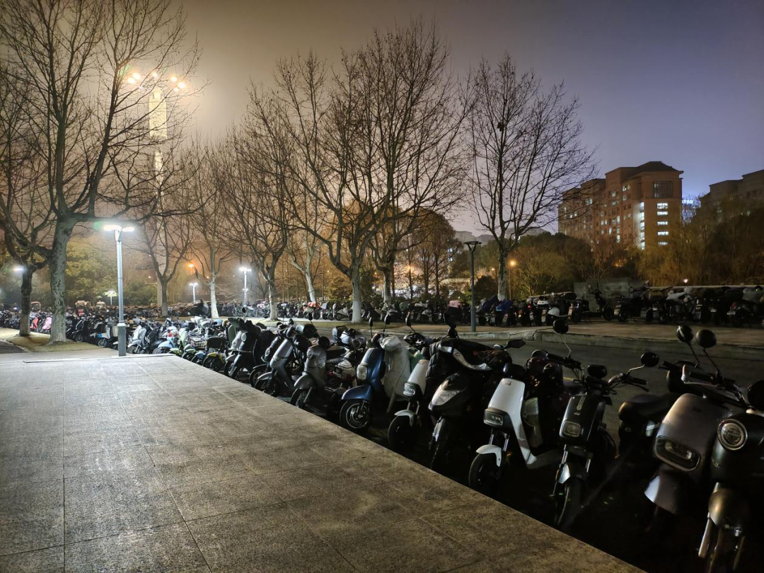 准封闭24时辰，看看复旦的研究生们在做些什么...