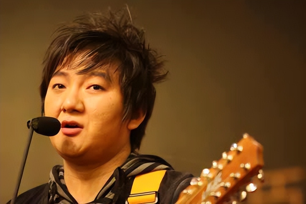 凭《老鼠爱大米》狂赚1.7亿，却被骗千万，杨臣刚到底经历了什么