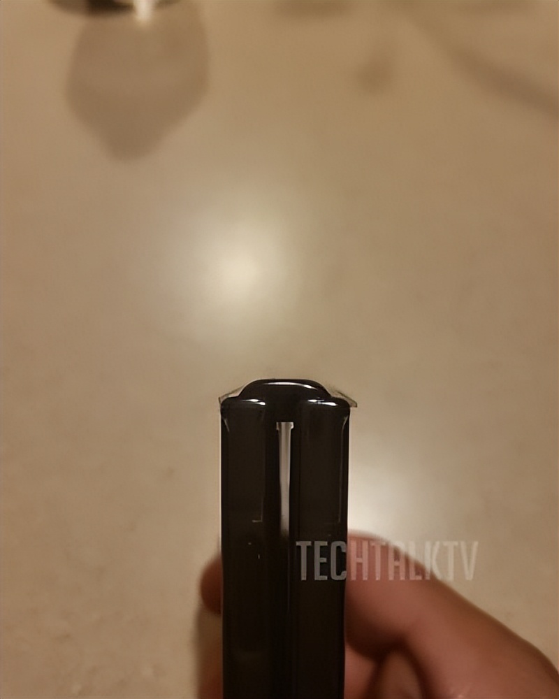 三星Galaxy Z Flip4真机首曝：首款骁龙8+双屏折叠旗舰