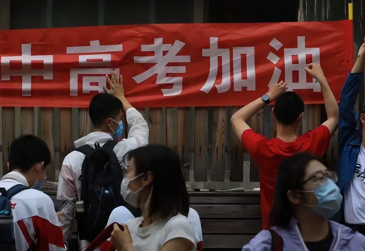 学生高考前，家长要告诉孩子“3句话”，减压还能助高考一臂之力