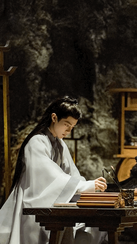 桃桃的一组生图,肖战的眼睛真好看,灵气逼人鲜花与少年绝配