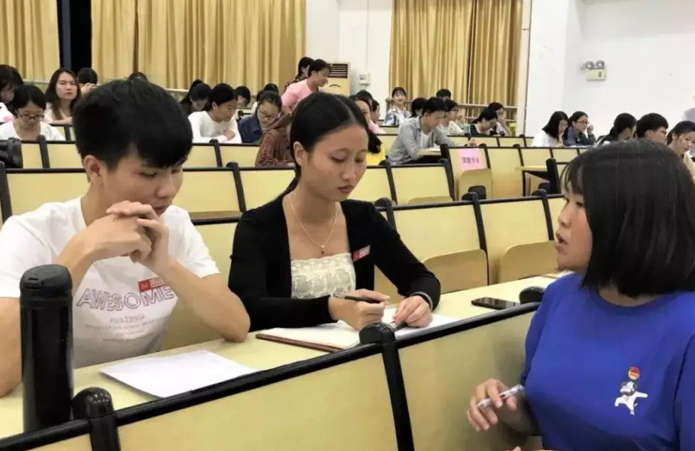 大学生专业收入排名已出炉，榜首薪资叫人羡慕，医学专业退居第8