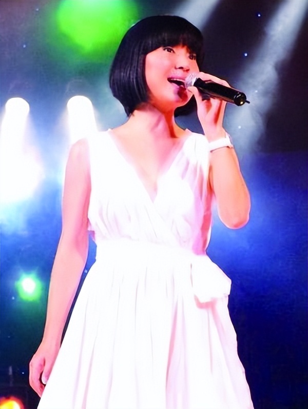 歌手陈红：退出歌坛嫁李军，离婚后对簿公堂声誉尽毁，人生太坎坷