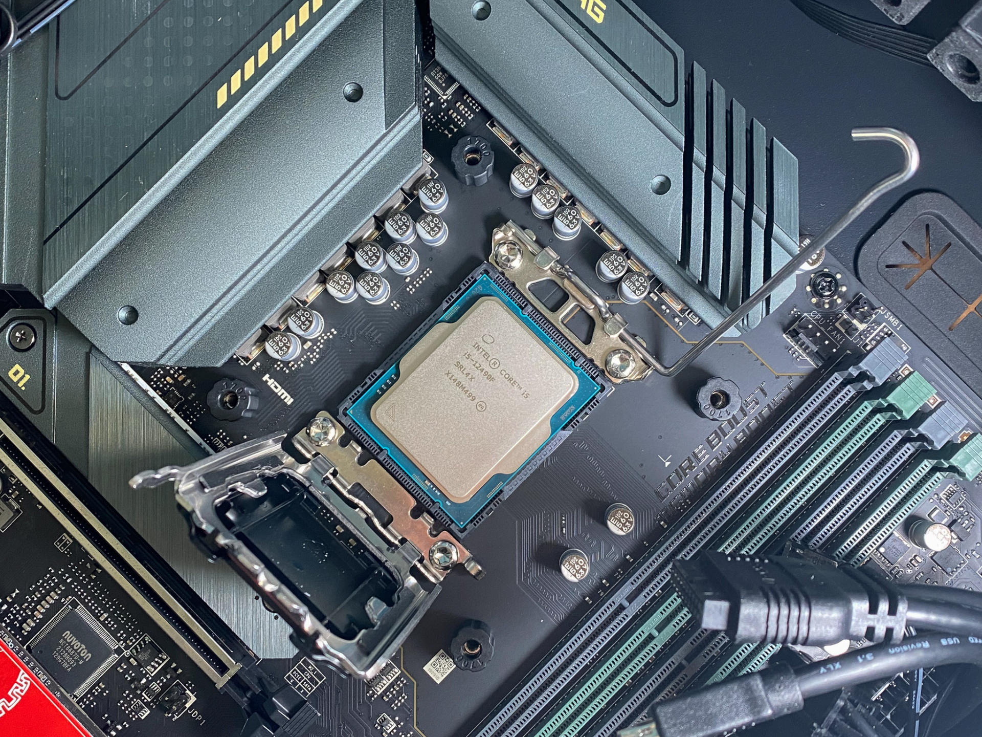 仅中国大陆特供，英特尔这CPU有性价比？i5-12490F+B660主板实测