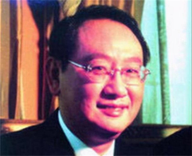 汤君年：卖窗帘起家，投资6亿建楼4栋，如今一套房价值过亿