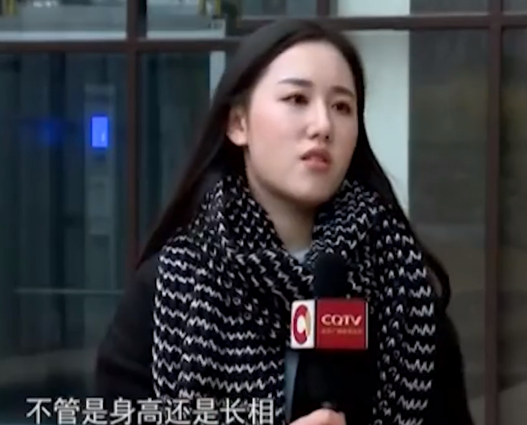 美女去相亲，嫌弃小伙种种不是，看到豪华别墅后，直言：何时结婚