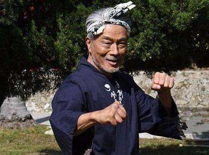 过去27年来“京武英雄”，一个49岁的柔软，妇女的李小媛可以吃老东西