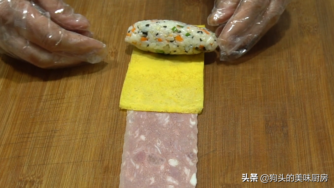 吃不完的米饭试试这样做，加三个鸡蛋，有菜有肉，营养又健康