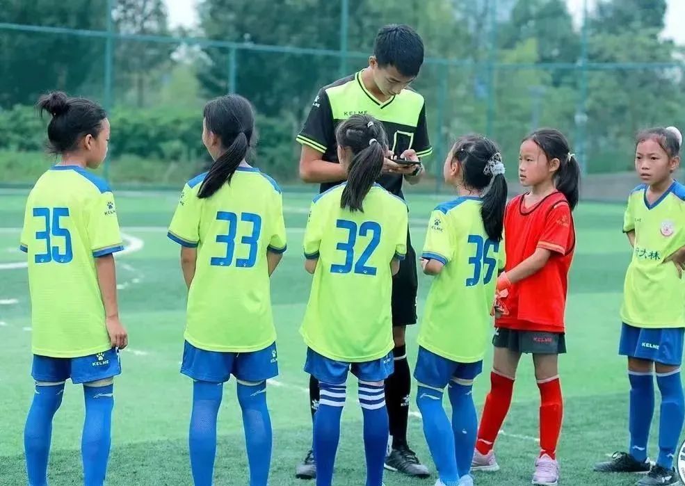 大林小学参加2022年第二届“天府杯”校园足球总决赛取得优异成绩