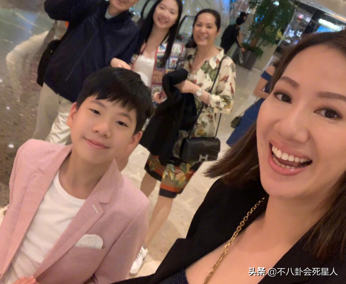 基因骗不了人！5位明星动脸“改命”，孩子却跟他们整容前一样