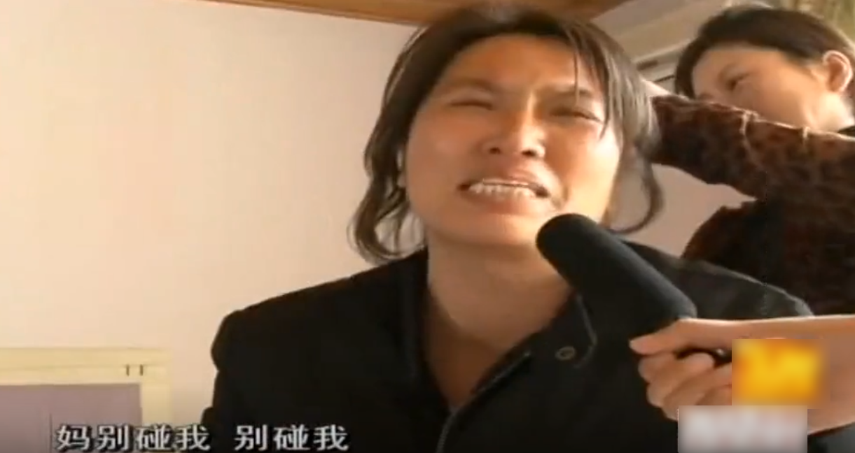 2011年高三学生与富二代发生摩擦，被砍身亡，对方母亲：我有钱