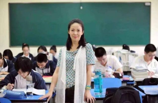 有种“谐音梗”叫老师讲话，学生笑得前仰后合，被老师“拿捏”了