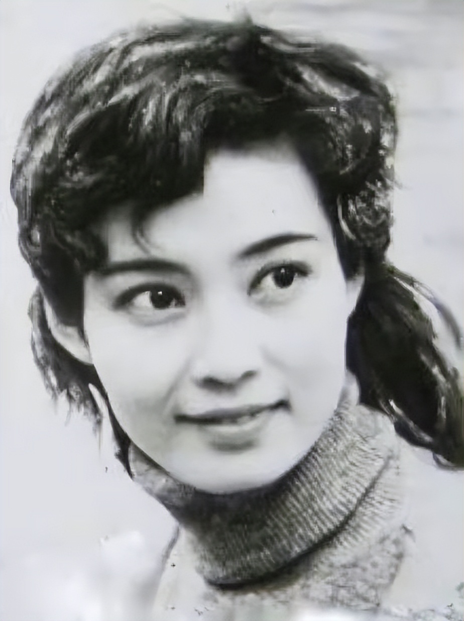 潘虹：离婚36年依旧单身，一生无儿无女，60岁以后有了烦心事