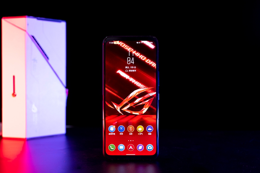 腾讯ROG游戏手机6 Pro首发评测，搭载骁龙8+处理器，驯龙成功