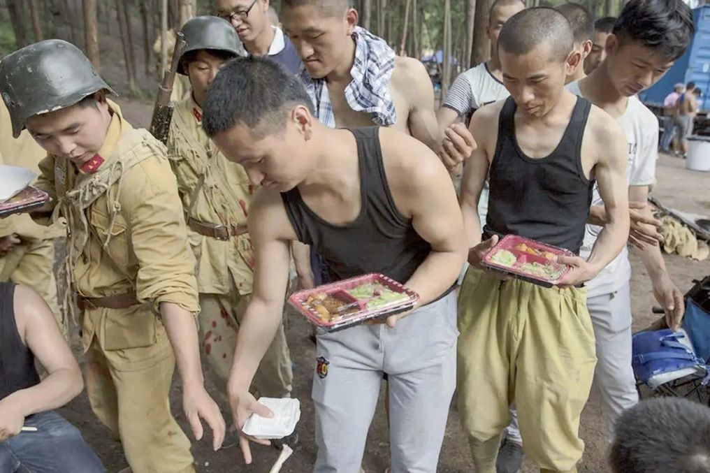 横店“20万群演”的现状：懒汉的天堂，疯子的乐园，光棍的世界