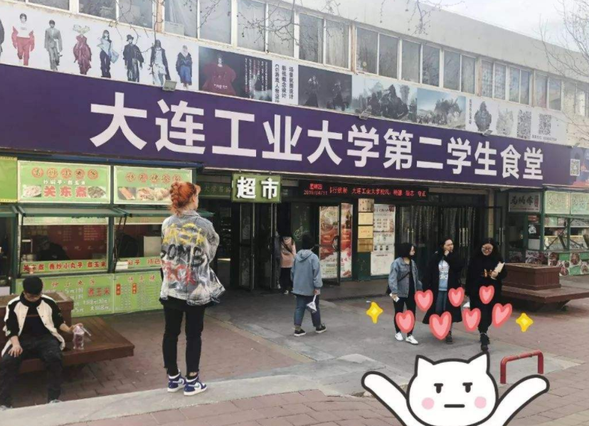 南工大封校，食堂大爷打出“嚣张”标语，学生直言苍天饶过谁