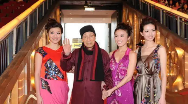 邵逸夫成电影大亨后，担心过不了66岁大关，打造两副小棺材辟邪