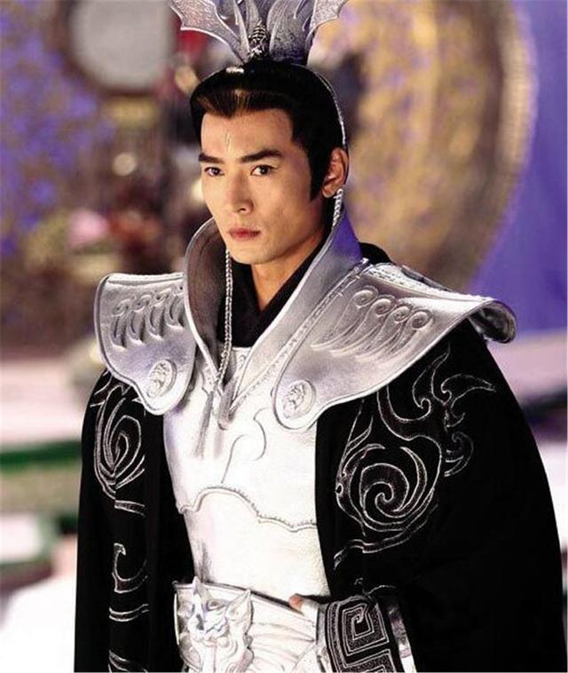 剑眉星目，风度翩翩，这10位男明星的长相，击中了国人审美