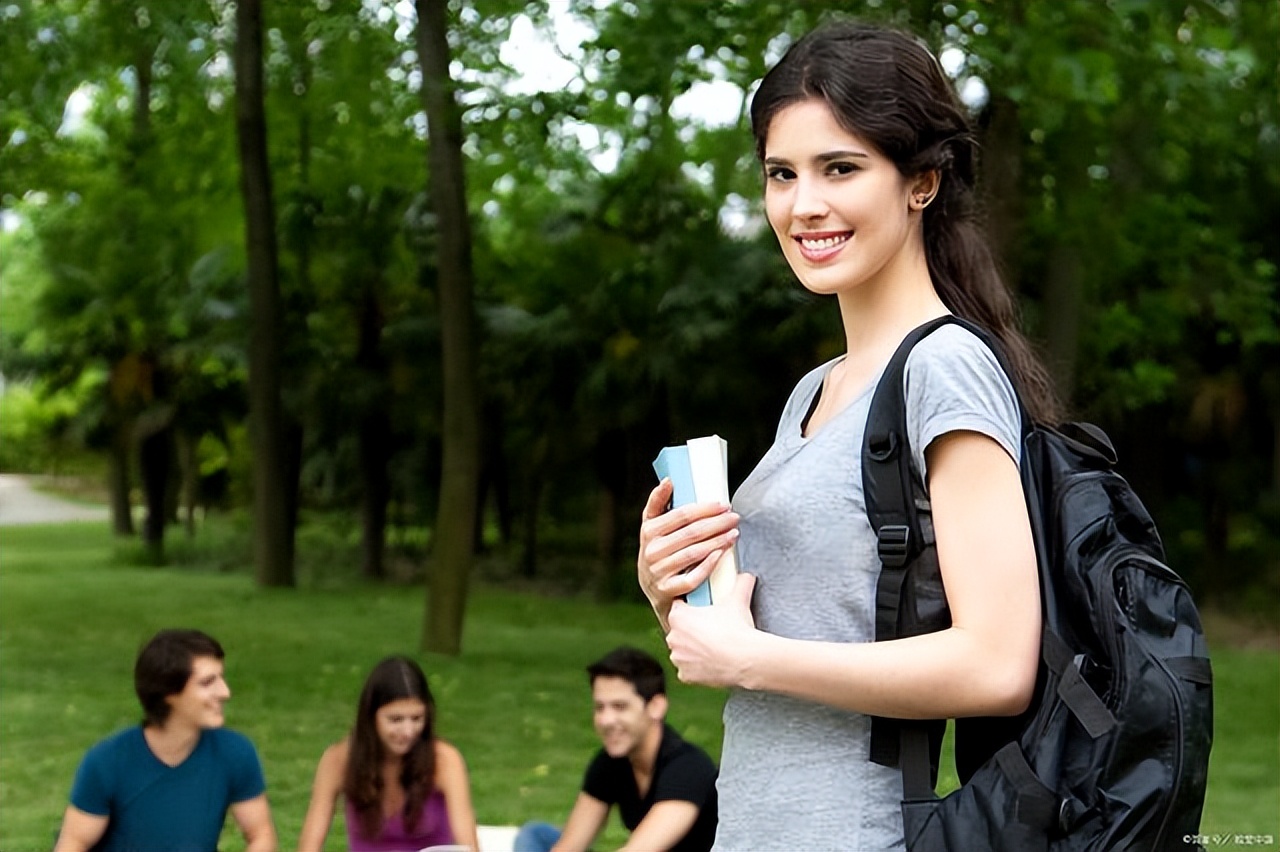 知错犯错：上外男生给女生投放异物，江南大学男生到女浴室偷拍