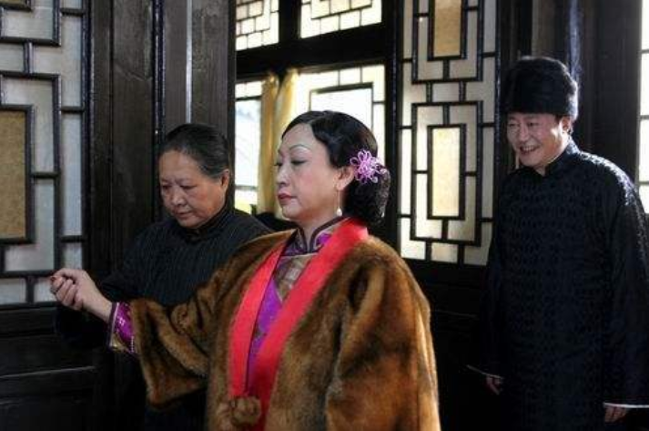 "包租婆"元秋:婚姻的失败让我退圈18年,晚年一双儿女让我骄傲