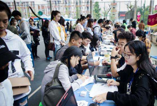 我国高校分为8个梯队，普通学生能上第四层，就能被称为“学霸”