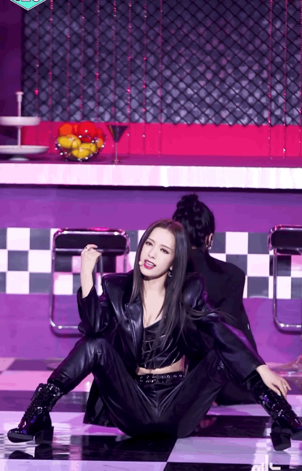 舞台上的苞娜,真是非常能抓住观众的目光!