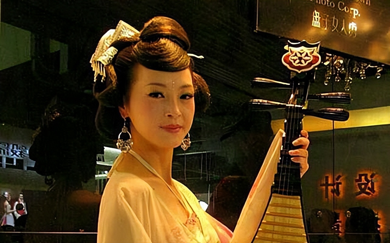 2007年，才女杨雨披露李清照的真面目：愿意追随李清照