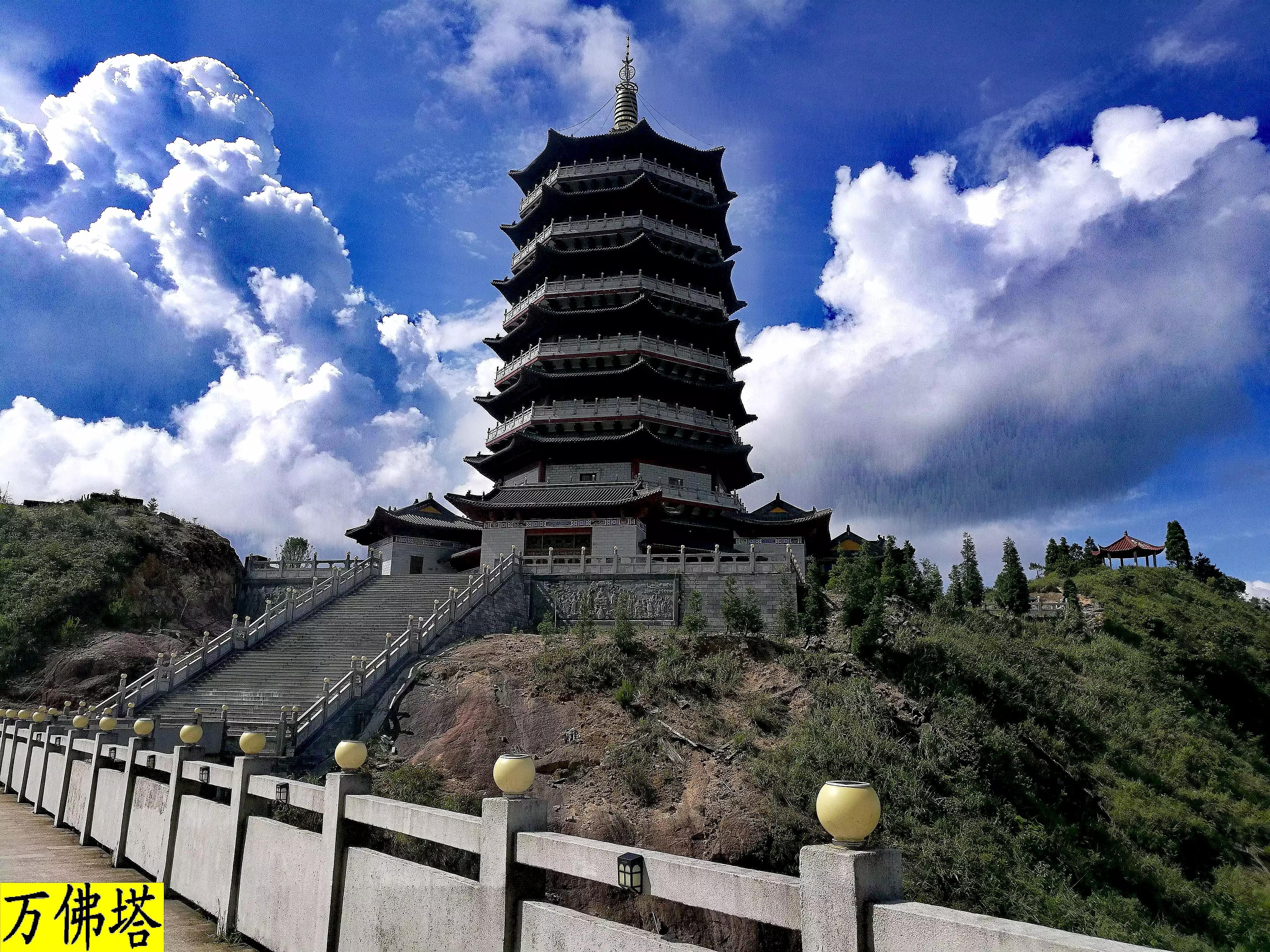 天宫山之巅的寺院——圆通寺