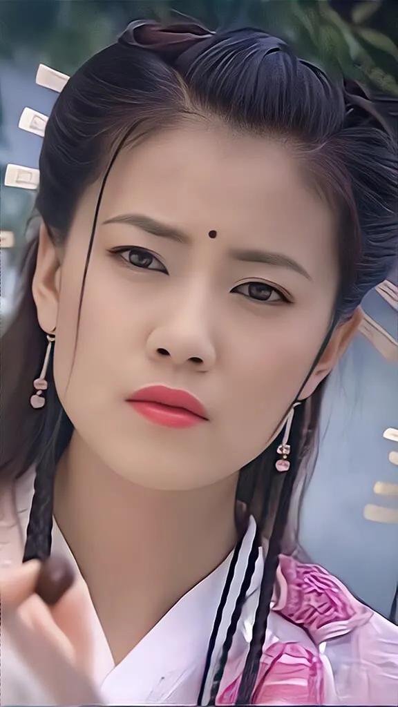 最美的周芷若,柔情似水,我见犹怜,气质与美貌并存