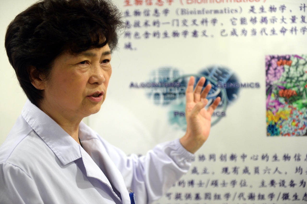 李兰娟，从无钱上学到村医到卫生厅长再到院士，母亲：唉，苦的