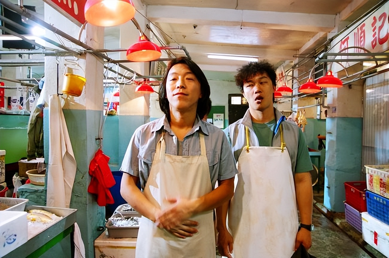 摘皇家警徽，无误差手表，放5次烟花，8部细节拉满的回归题材电影