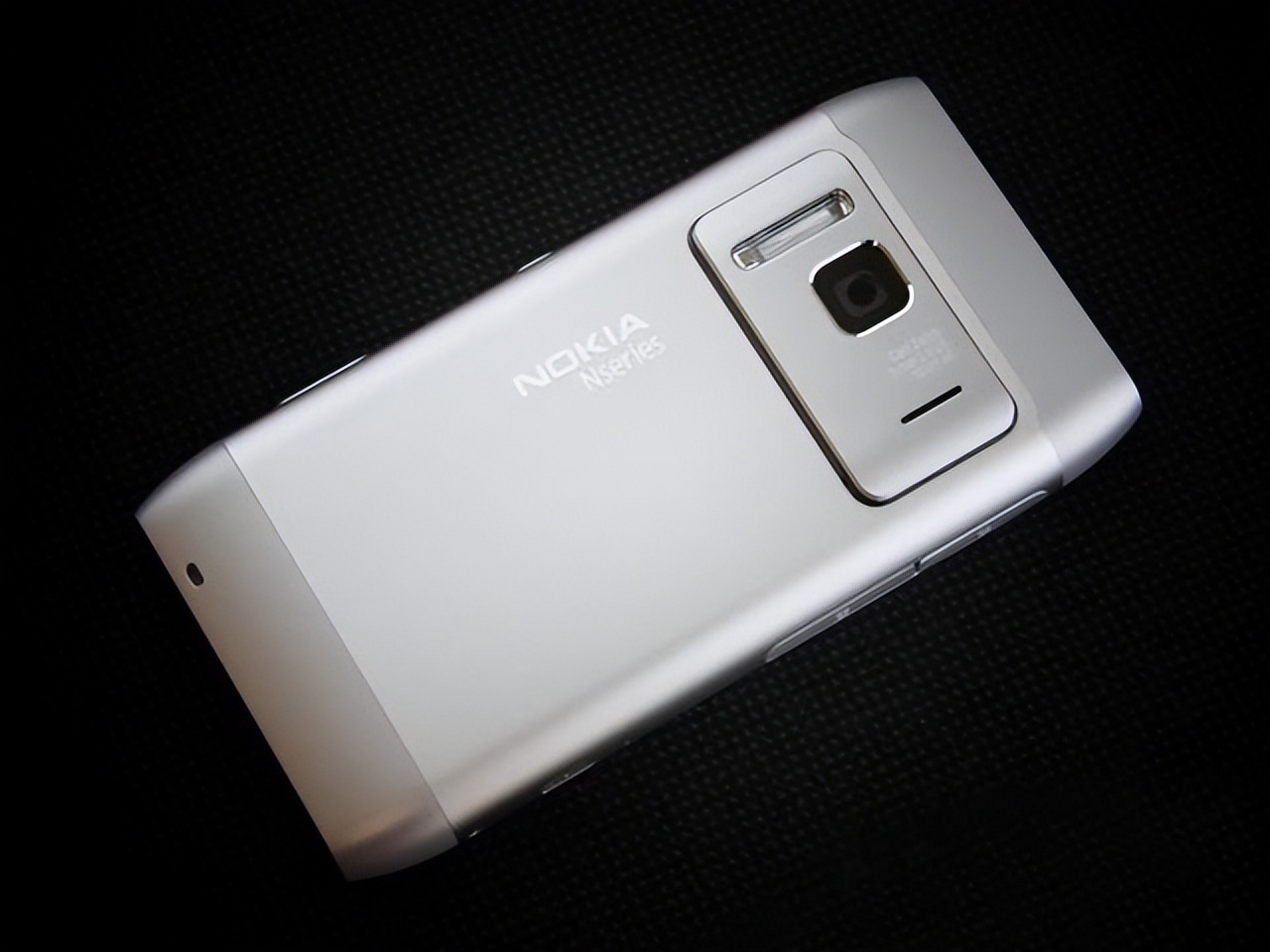 皇者的最后倔强——诺基亚N8