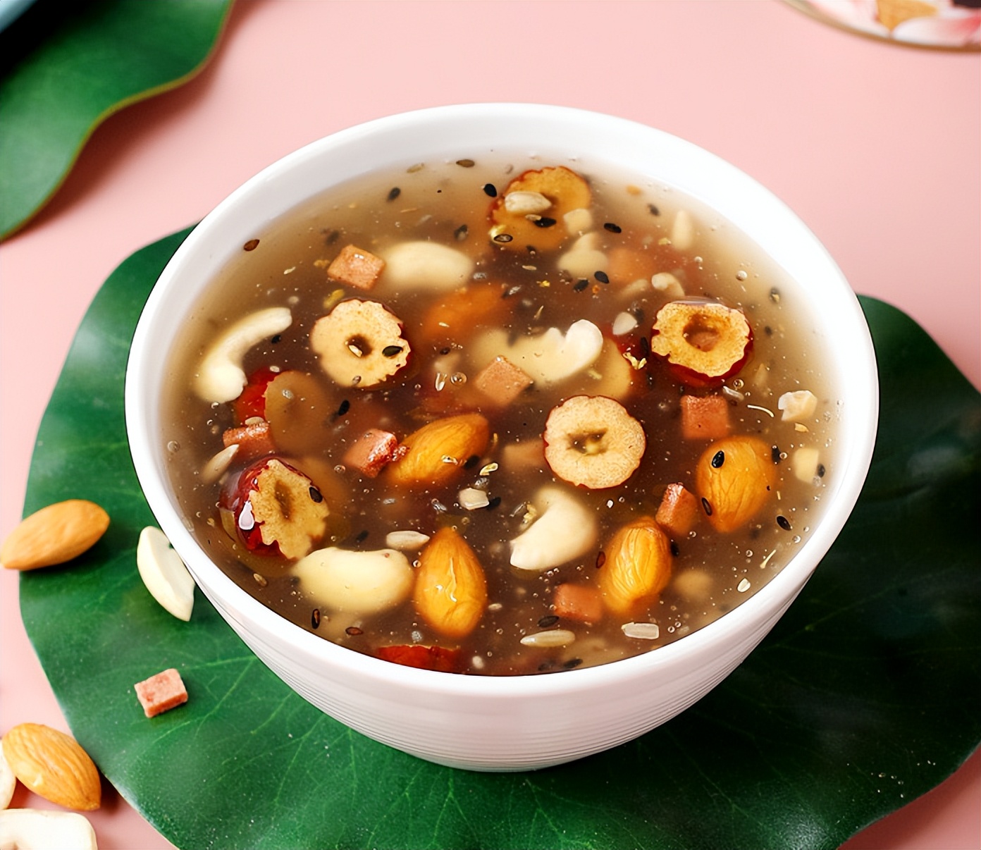 建议女大学生：多囤这5款小零食，解馋还养颜，焕发肌肤好光彩