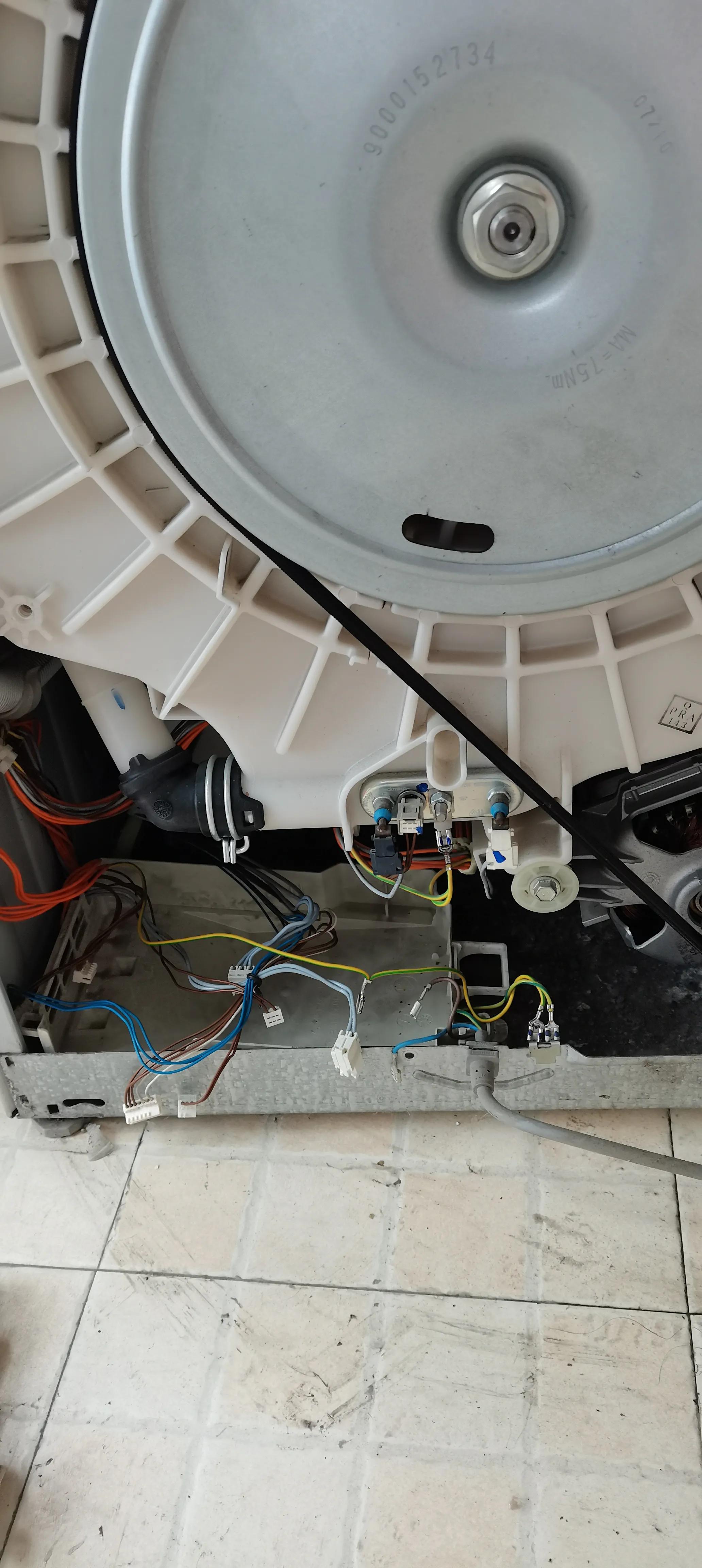 西门子滚筒洗衣机不加电故障自己修好