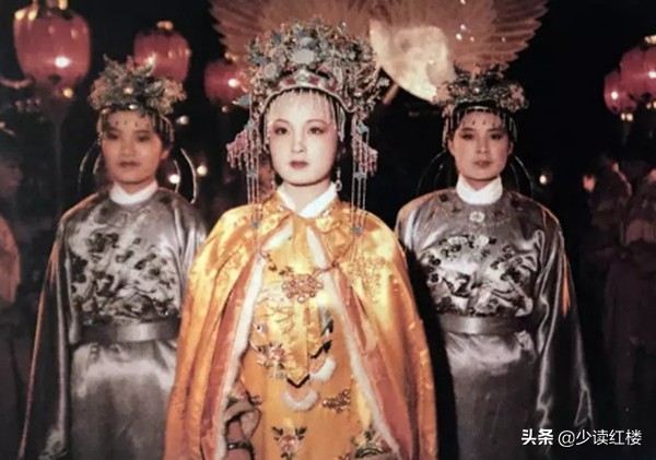红楼梦：贾府的两个元宵节里，藏着元春死亡的秘密